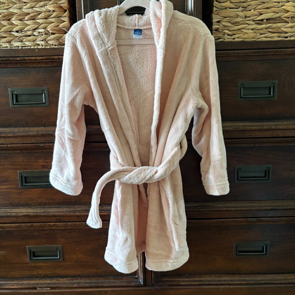 Old navy pink hooded robe in size S (6-7)